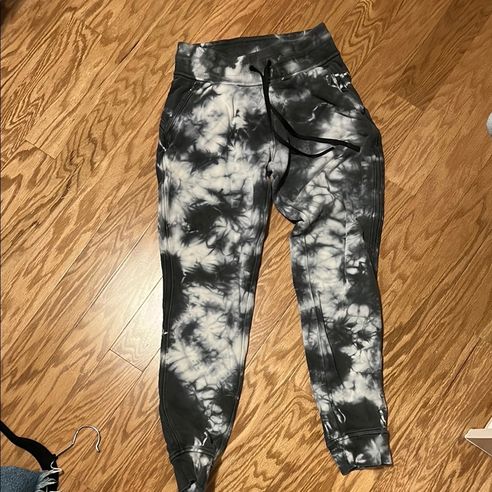 Lululemon gray/white Tie-Dye Joggers size 2